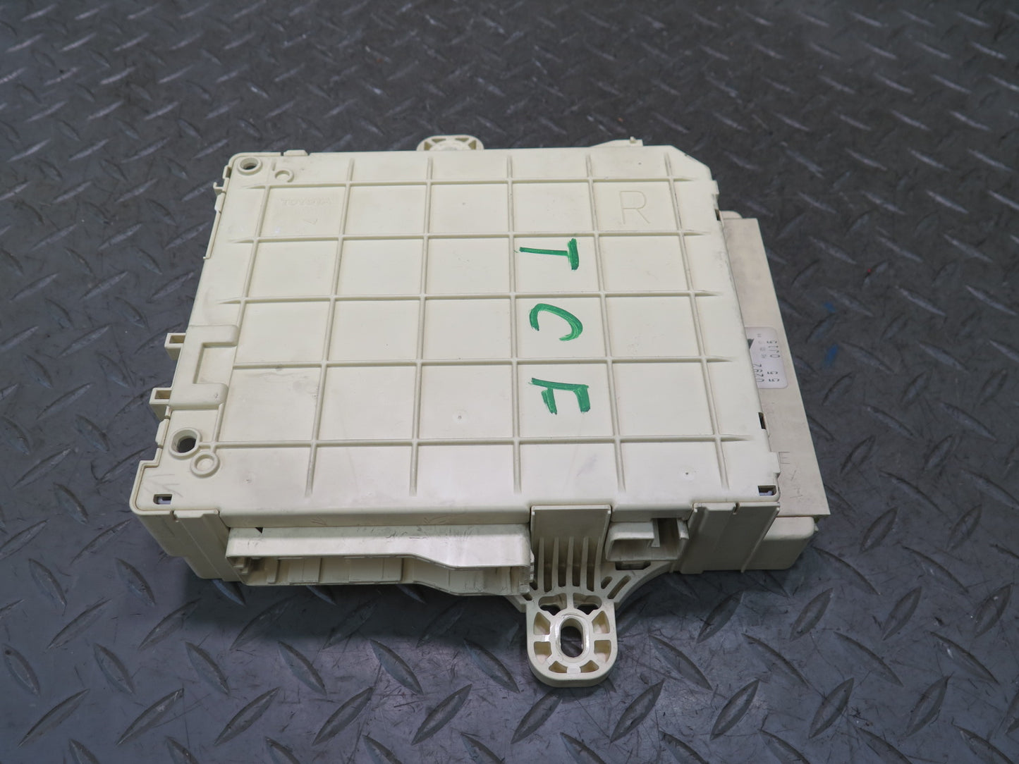 99-01 Toyota Crown JZS175 Dash Front Right Junction Cabin Fuse Box OEM