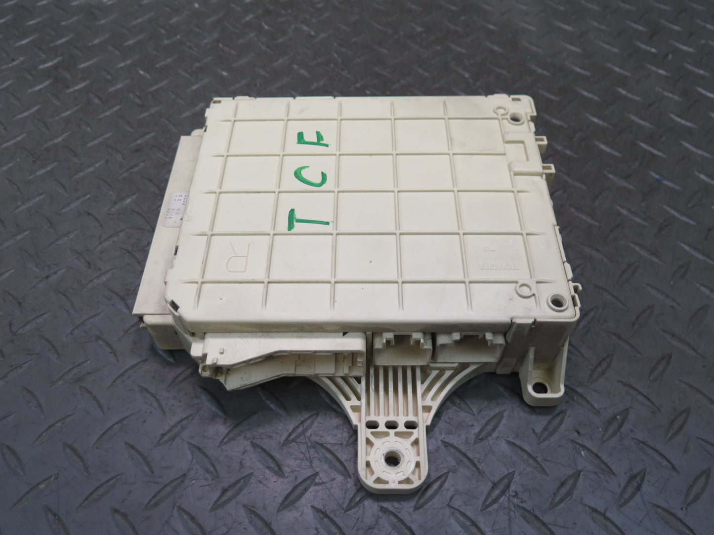 99-01 Toyota Crown JZS175 Dash Front Right Junction Cabin Fuse Box OEM