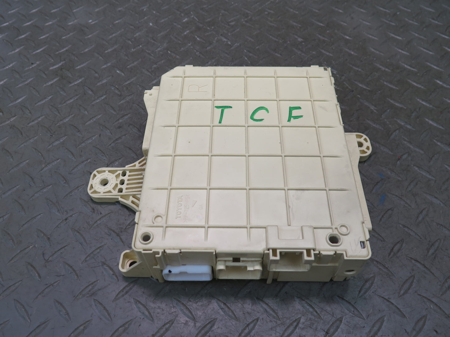 99-01 Toyota Crown JZS175 Dash Front Right Junction Cabin Fuse Box OEM