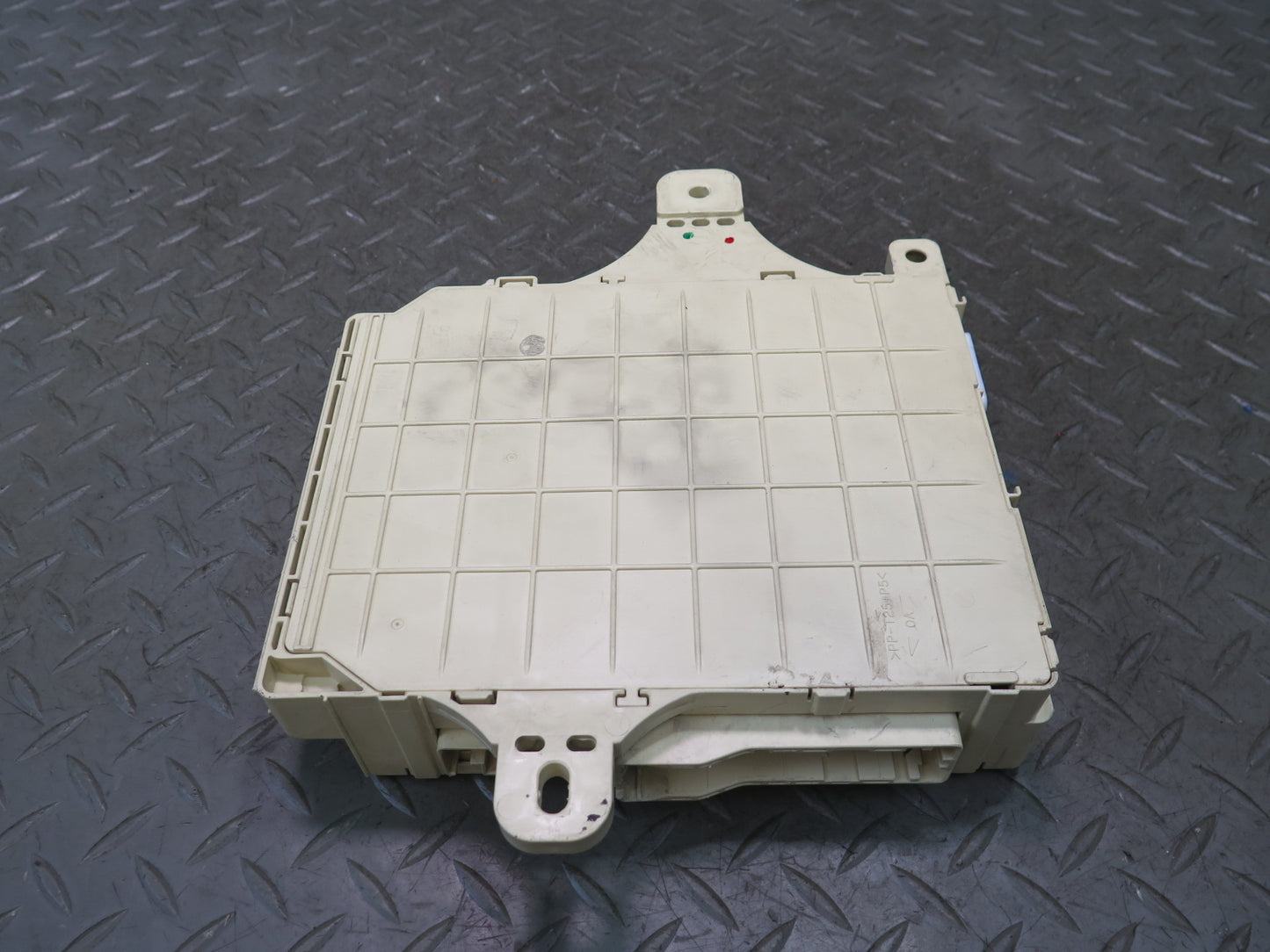 99-01 Toyota Crown JZS175 Dash Front Right Junction Cabin Fuse Box OEM
