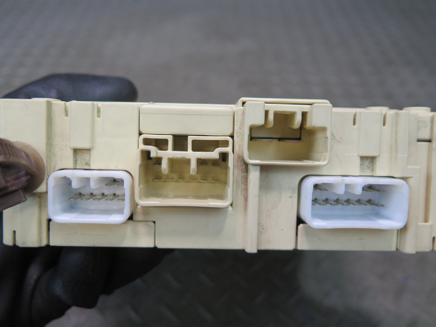 99-01 Toyota Crown JZS175 Dash Front Left Junction Cabin Fuse Box OEM