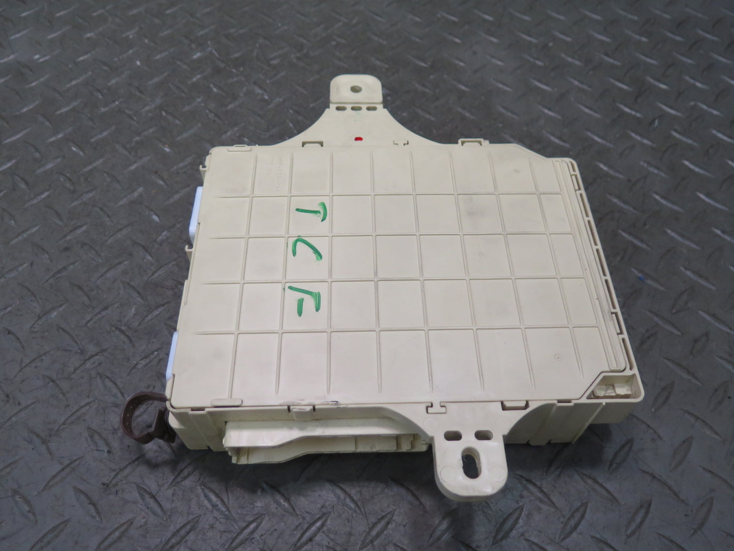 99-01 Toyota Crown JZS175 Dash Front Left Junction Cabin Fuse Box OEM