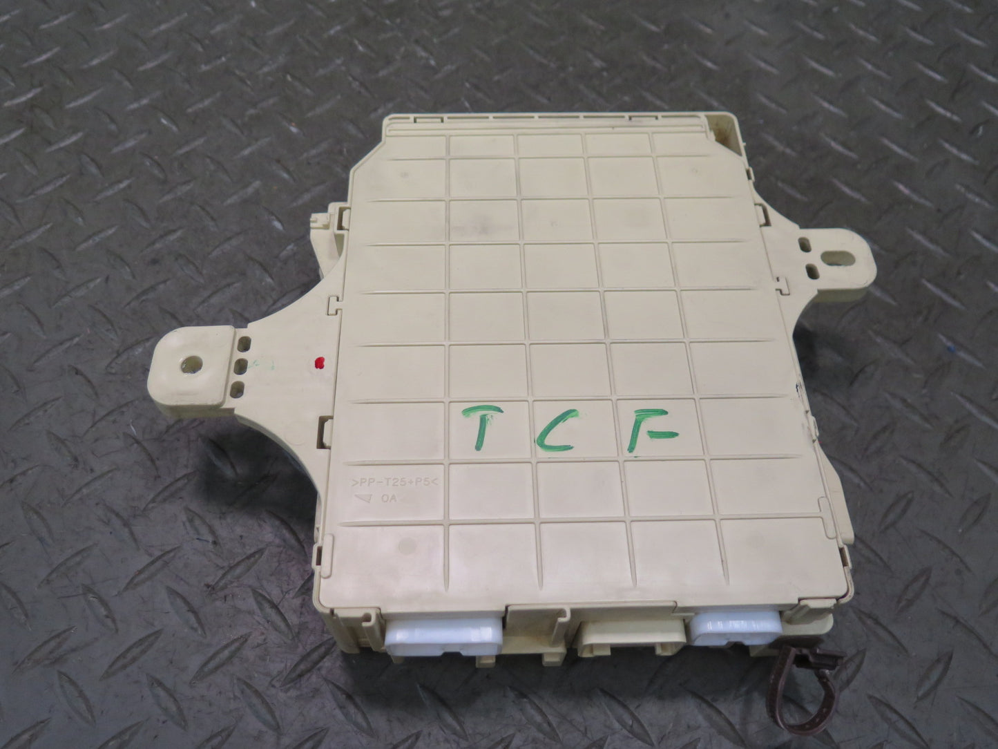 99-01 Toyota Crown JZS175 Dash Front Left Junction Cabin Fuse Box OEM