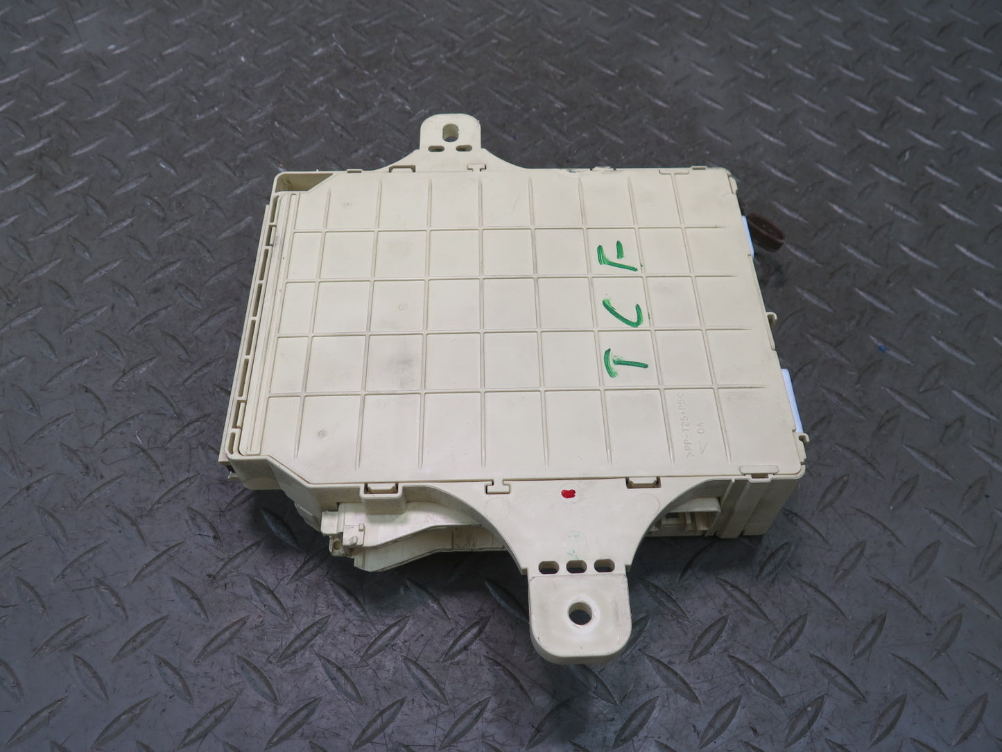 99-01 Toyota Crown JZS175 Dash Front Left Junction Cabin Fuse Box OEM