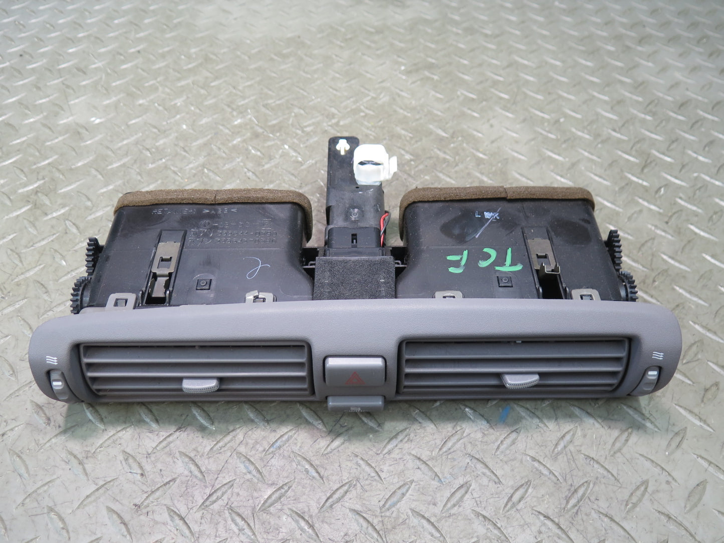 99-01 Toyota Crown JZS175 Dash Center AC Heater Air Vent w Swing Gray OEM