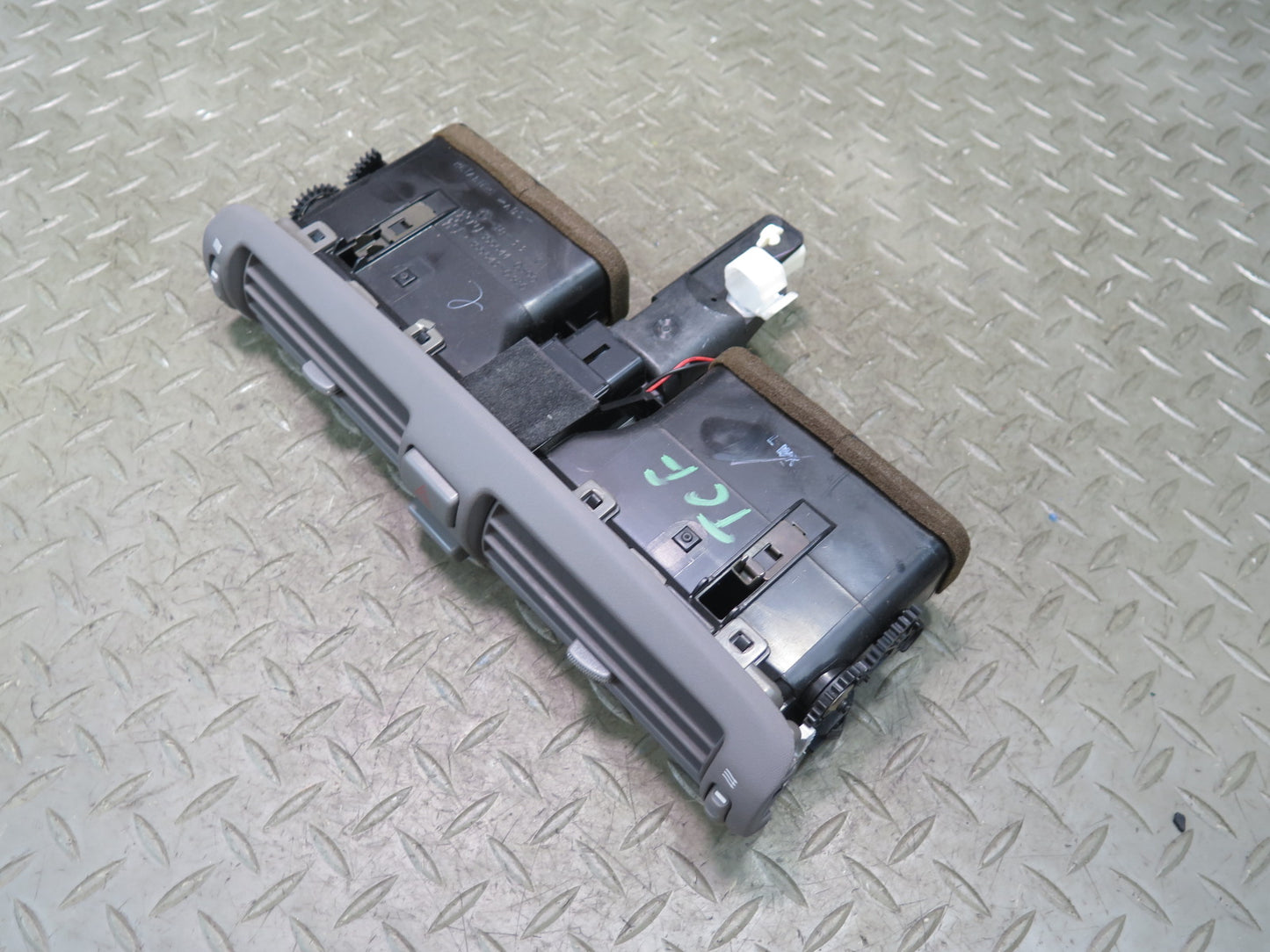 99-01 Toyota Crown JZS175 Dash Center AC Heater Air Vent w Swing Gray OEM