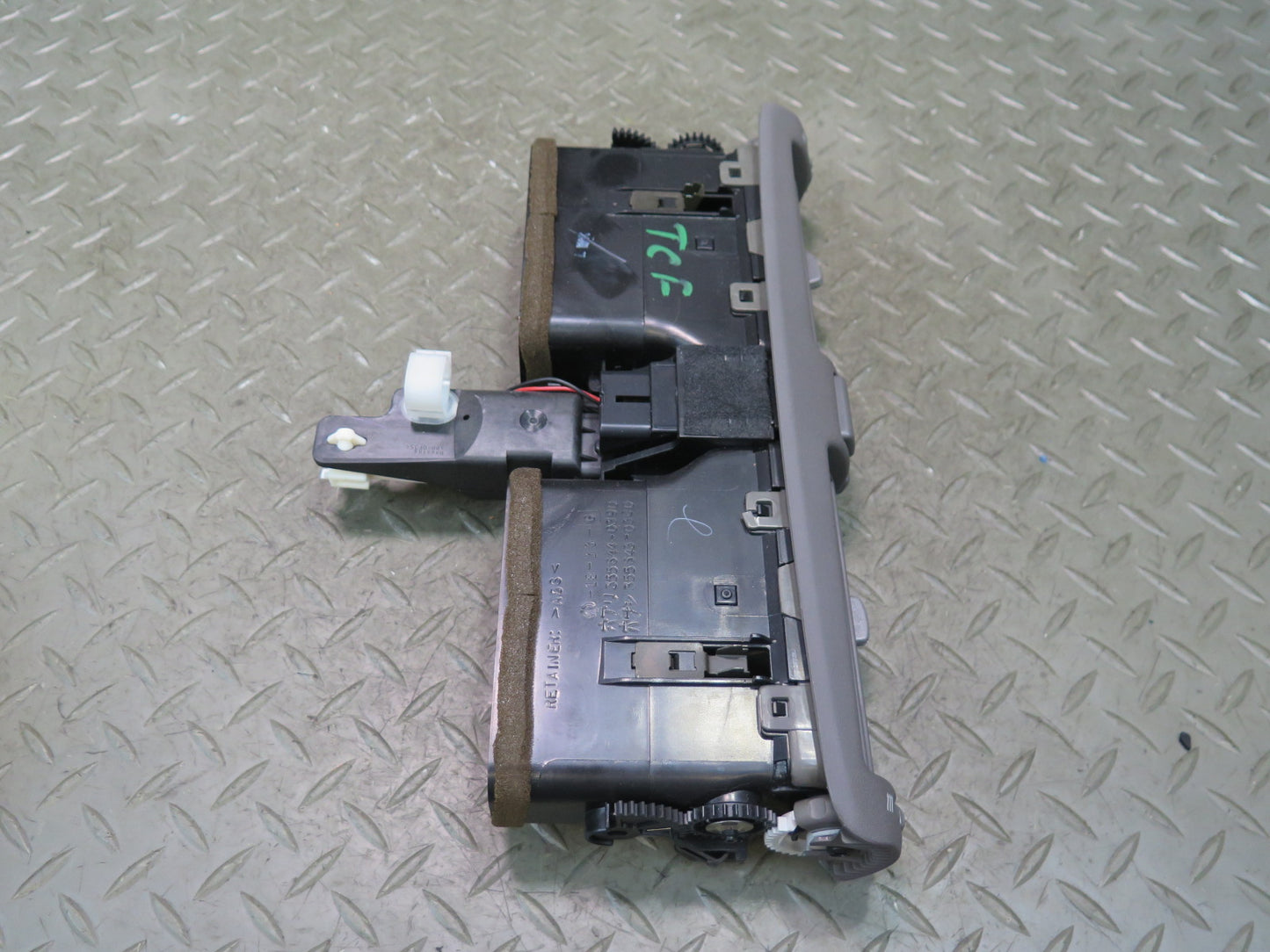 99-01 Toyota Crown JZS175 Dash Center AC Heater Air Vent w Swing Gray OEM