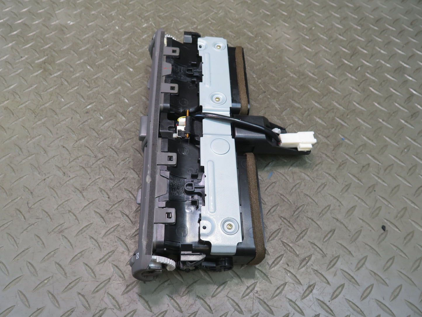 99-01 Toyota Crown JZS175 Dash Center AC Heater Air Vent w Swing Gray OEM