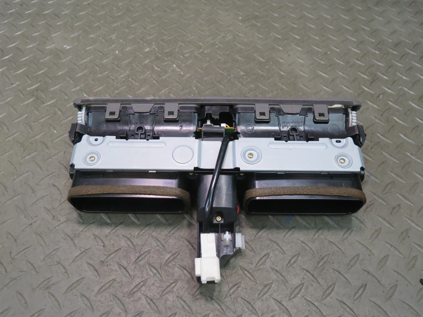 99-01 Toyota Crown JZS175 Dash Center AC Heater Air Vent w Swing Gray OEM