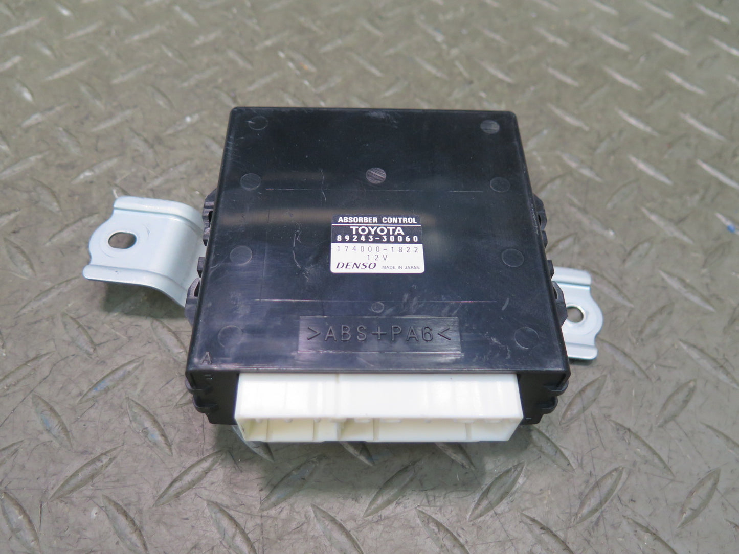 99-01 Toyota Crown JZS175 Suspension Absorber Control Module 89243-30060 OEM