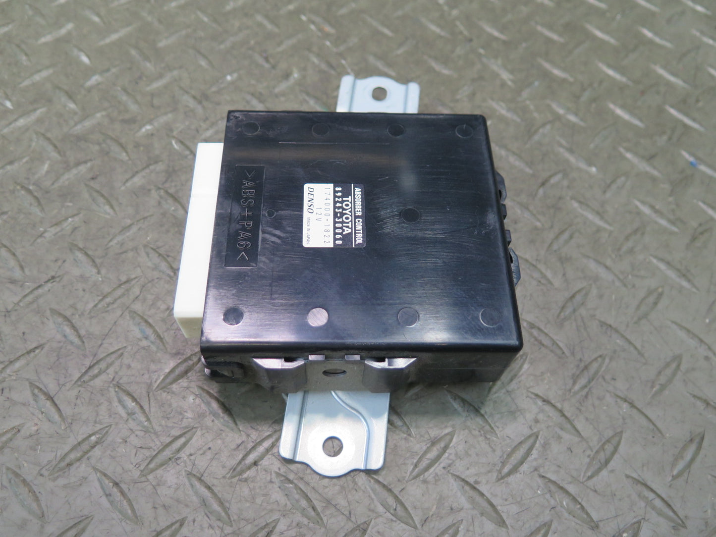 99-01 Toyota Crown JZS175 Suspension Absorber Control Module 89243-30060 OEM
