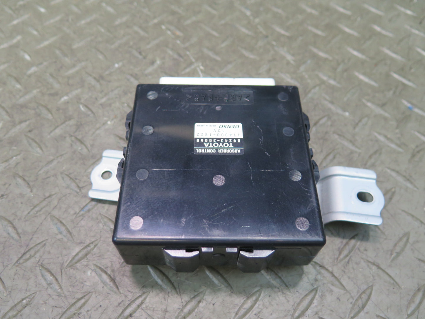 99-01 Toyota Crown JZS175 Suspension Absorber Control Module 89243-30060 OEM