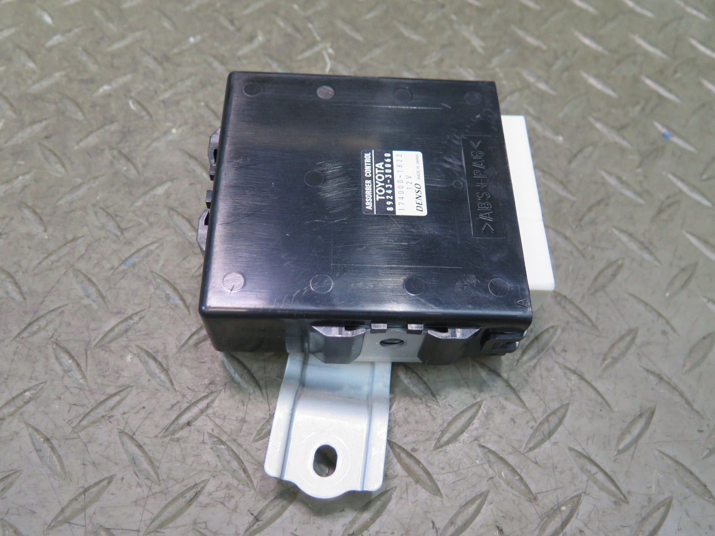 99-01 Toyota Crown JZS175 Suspension Absorber Control Module 89243-30060 OEM