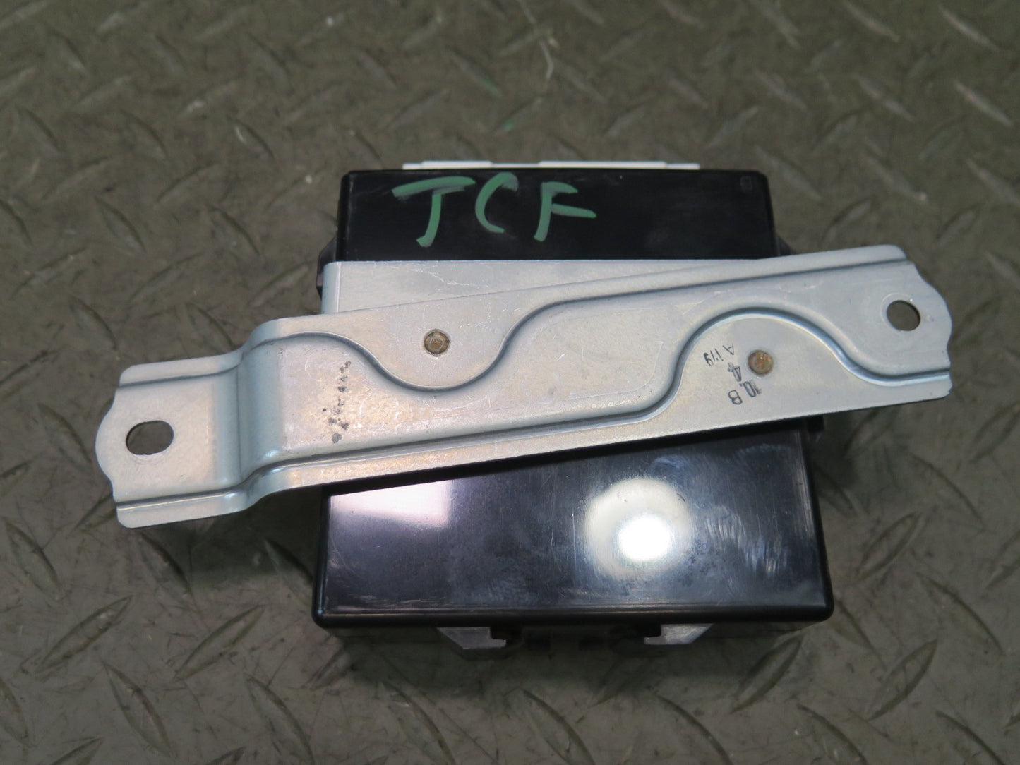 99-01 Toyota Crown JZS175 Suspension Absorber Control Module 89243-30060 OEM