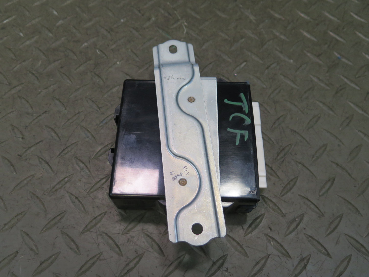 99-01 Toyota Crown JZS175 Suspension Absorber Control Module 89243-30060 OEM