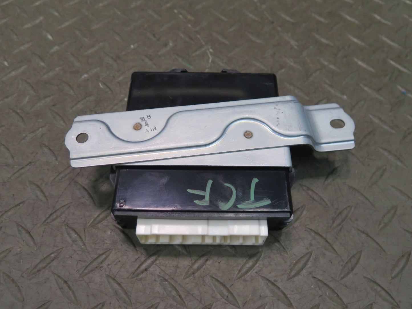 99-01 Toyota Crown JZS175 Suspension Absorber Control Module 89243-30060 OEM