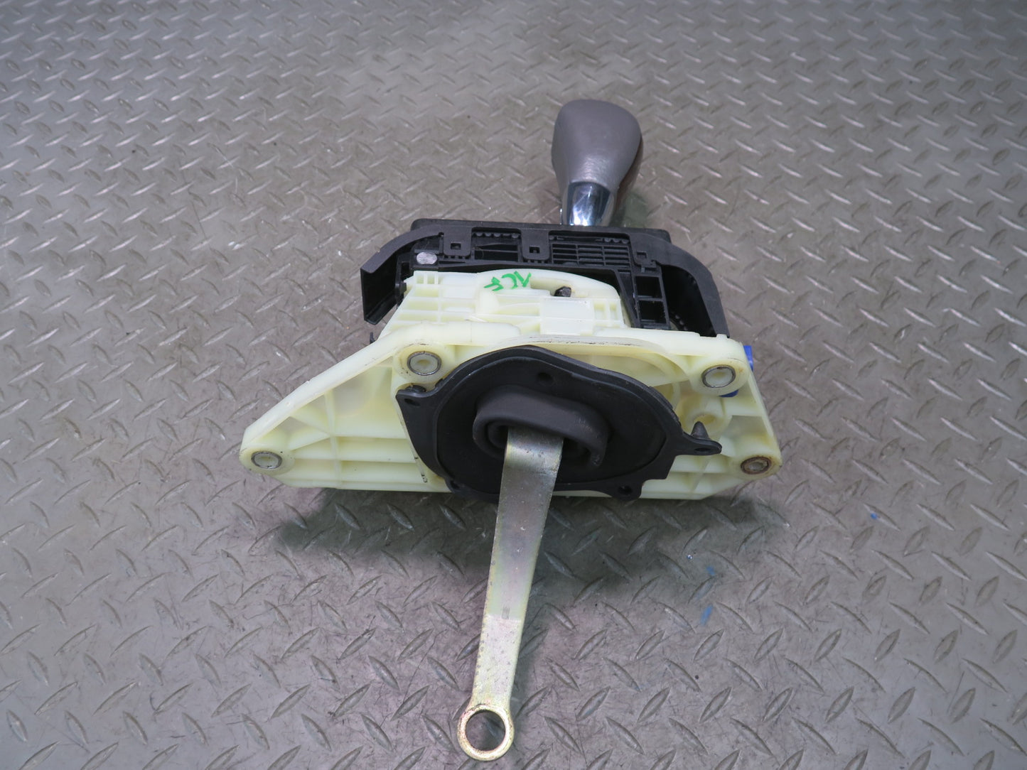 99-01 Toyota Crown JZS175 A/T Automatic Transmission Shifter w Knob Assembly OEM
