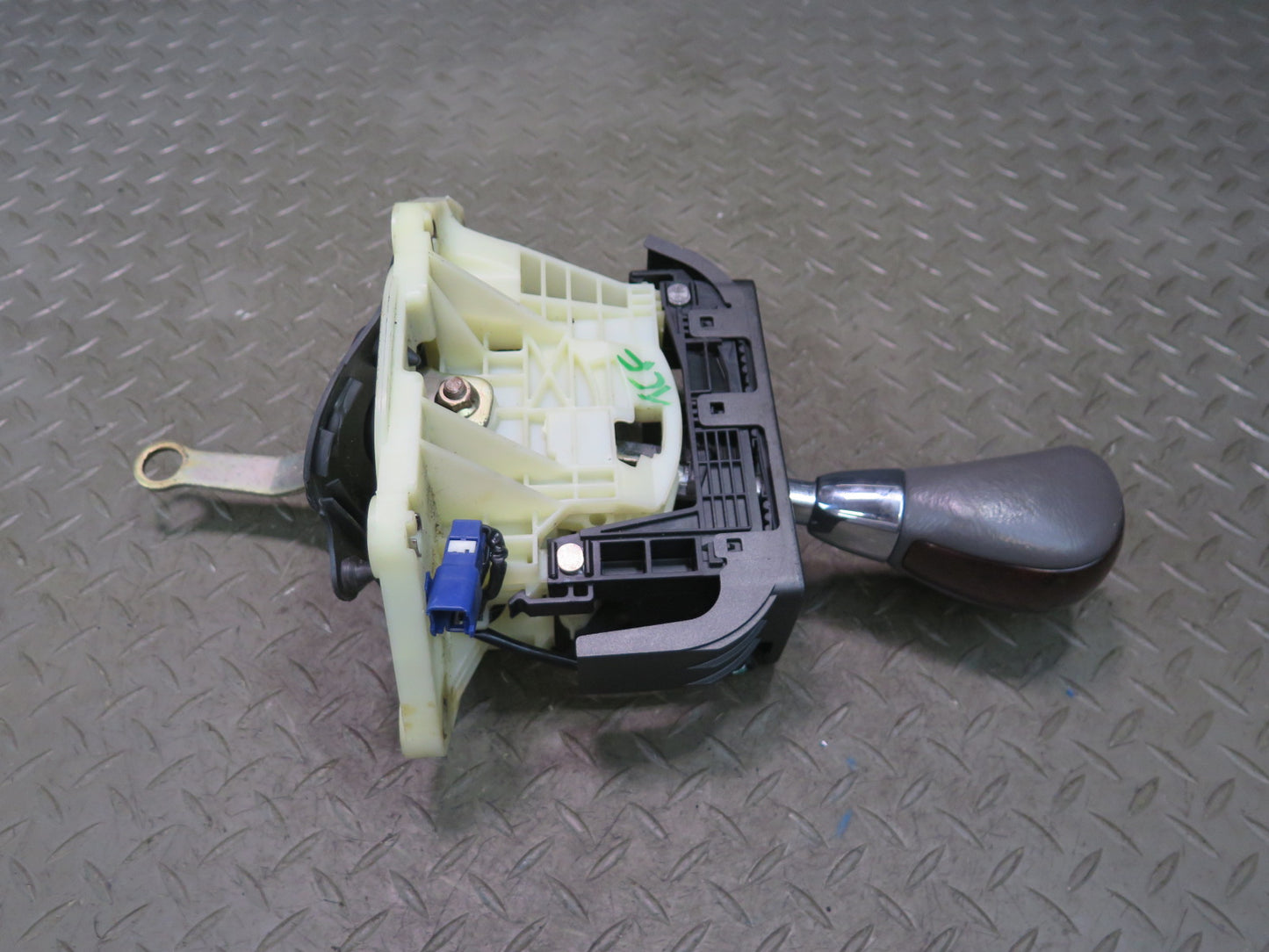 99-01 Toyota Crown JZS175 A/T Automatic Transmission Shifter w Knob Assembly OEM