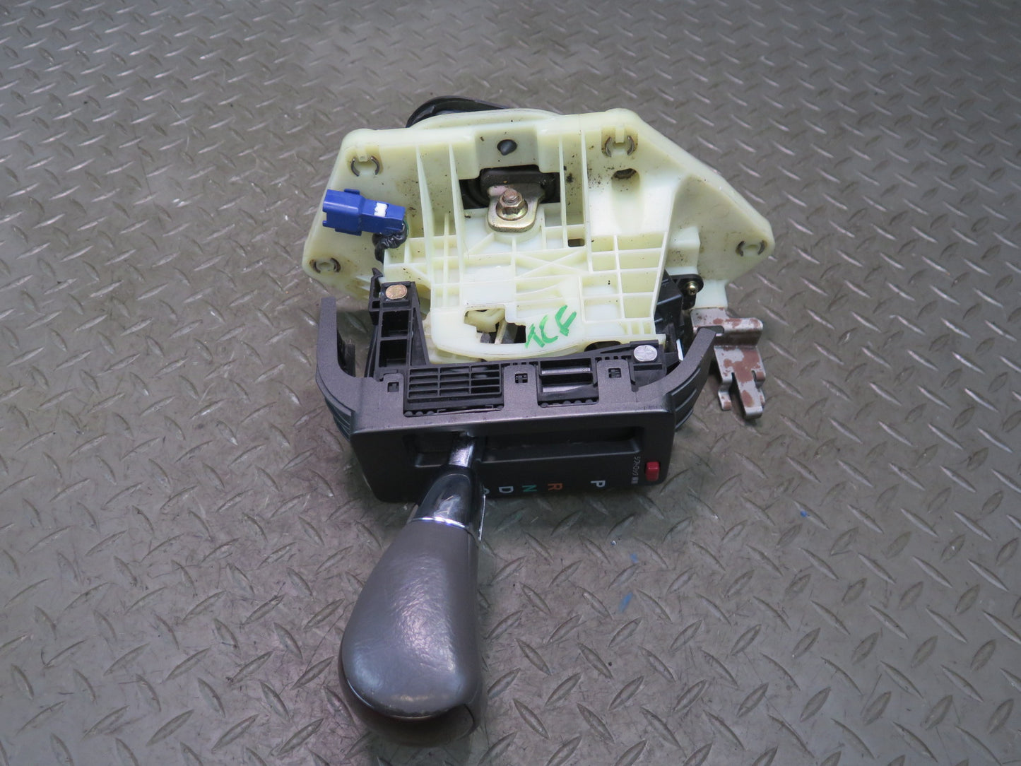 99-01 Toyota Crown JZS175 A/T Automatic Transmission Shifter w Knob Assembly OEM