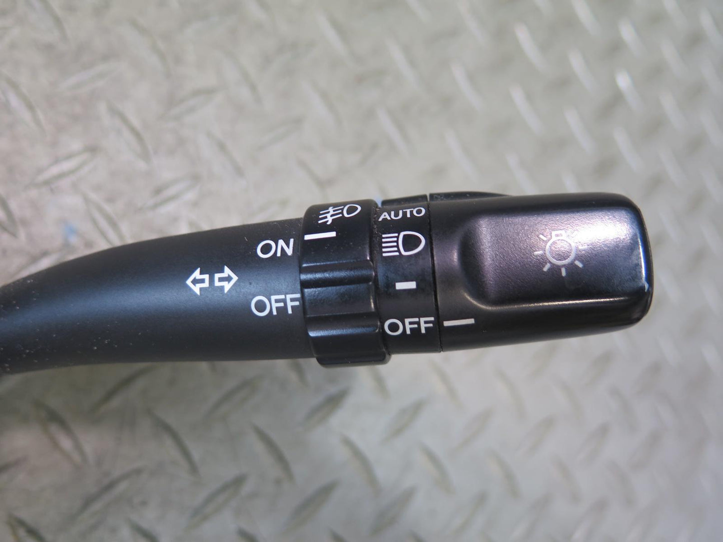 00-01 Toyota Crown JZS175 RHD Steering Column Turn Signal Wiper Switch OEM