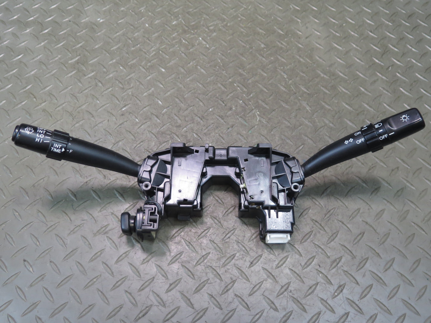 00-01 Toyota Crown JZS175 RHD Steering Column Turn Signal Wiper Switch OEM