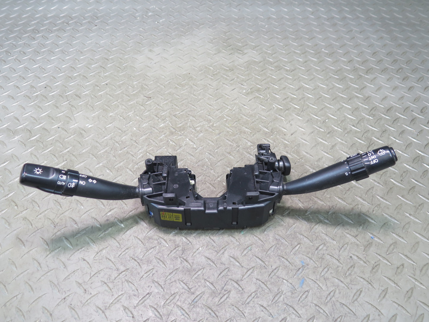00-01 Toyota Crown JZS175 RHD Steering Column Turn Signal Wiper Switch OEM