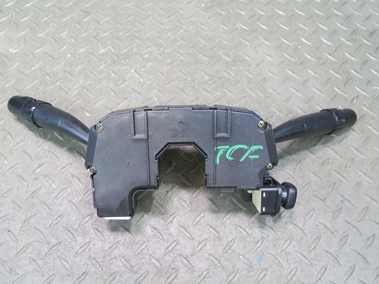 00-01 Toyota Crown JZS175 RHD Steering Column Turn Signal Wiper Switch OEM