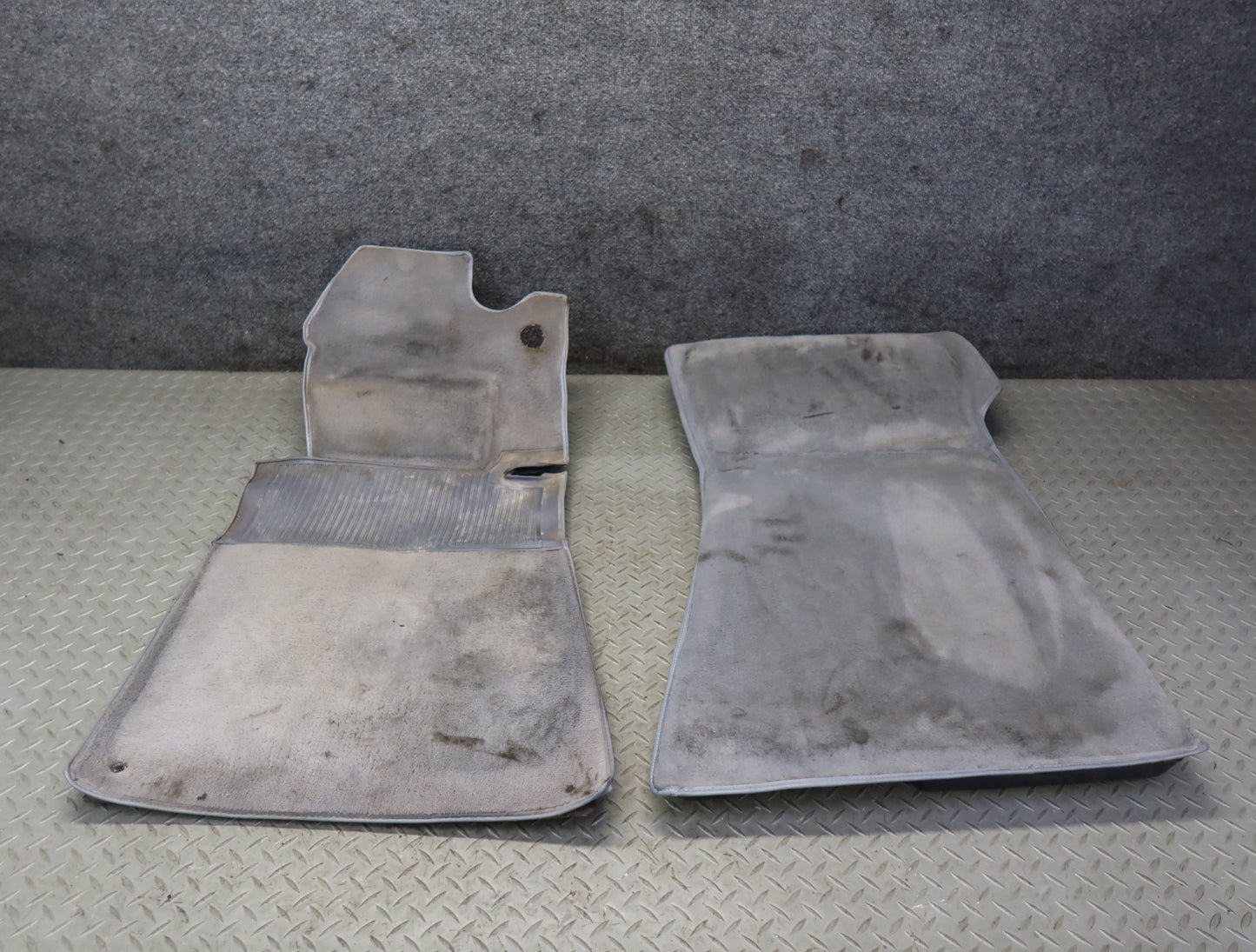 86-89 Mercedes R107 Sl-class Set of 2 Front Left & Right Carpet Floor MAT OEM