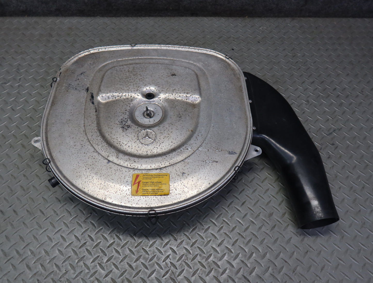 86-89 Mercedes R107 380SL Engine Air Intake Cleaner Filter Box Housing OEM
