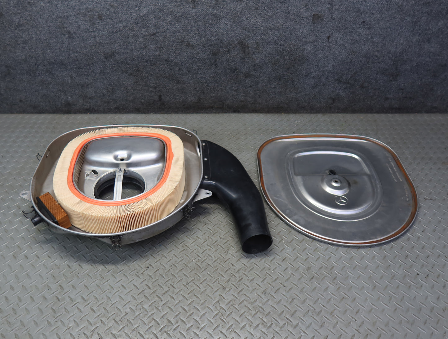 86-89 Mercedes R107 380SL Engine Air Intake Cleaner Filter Box Housing OEM