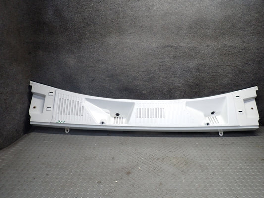 2003-2007 Hummer H2 Front Hood Cowl Vent Trim Panel 15108413