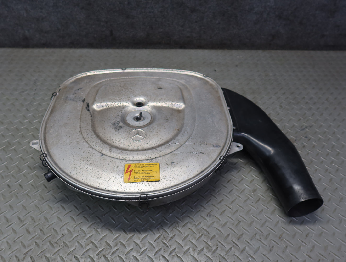 86-89 Mercedes R107 380SL Engine Air Intake Cleaner Filter Box Housing OEM