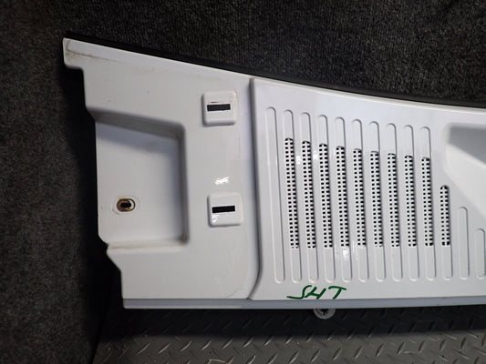 2003-2007 Hummer H2 Front Hood Cowl Vent Trim Panel 15108413
