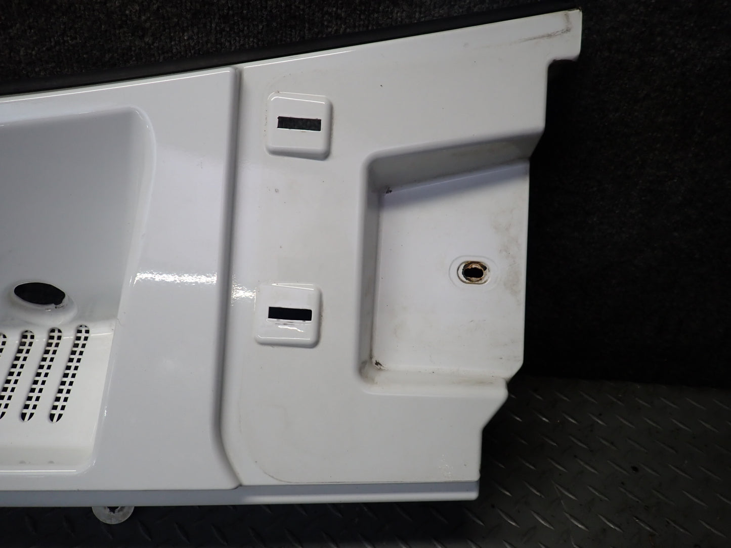 2003-2007 Hummer H2 Front Hood Cowl Vent Trim Panel 15108413