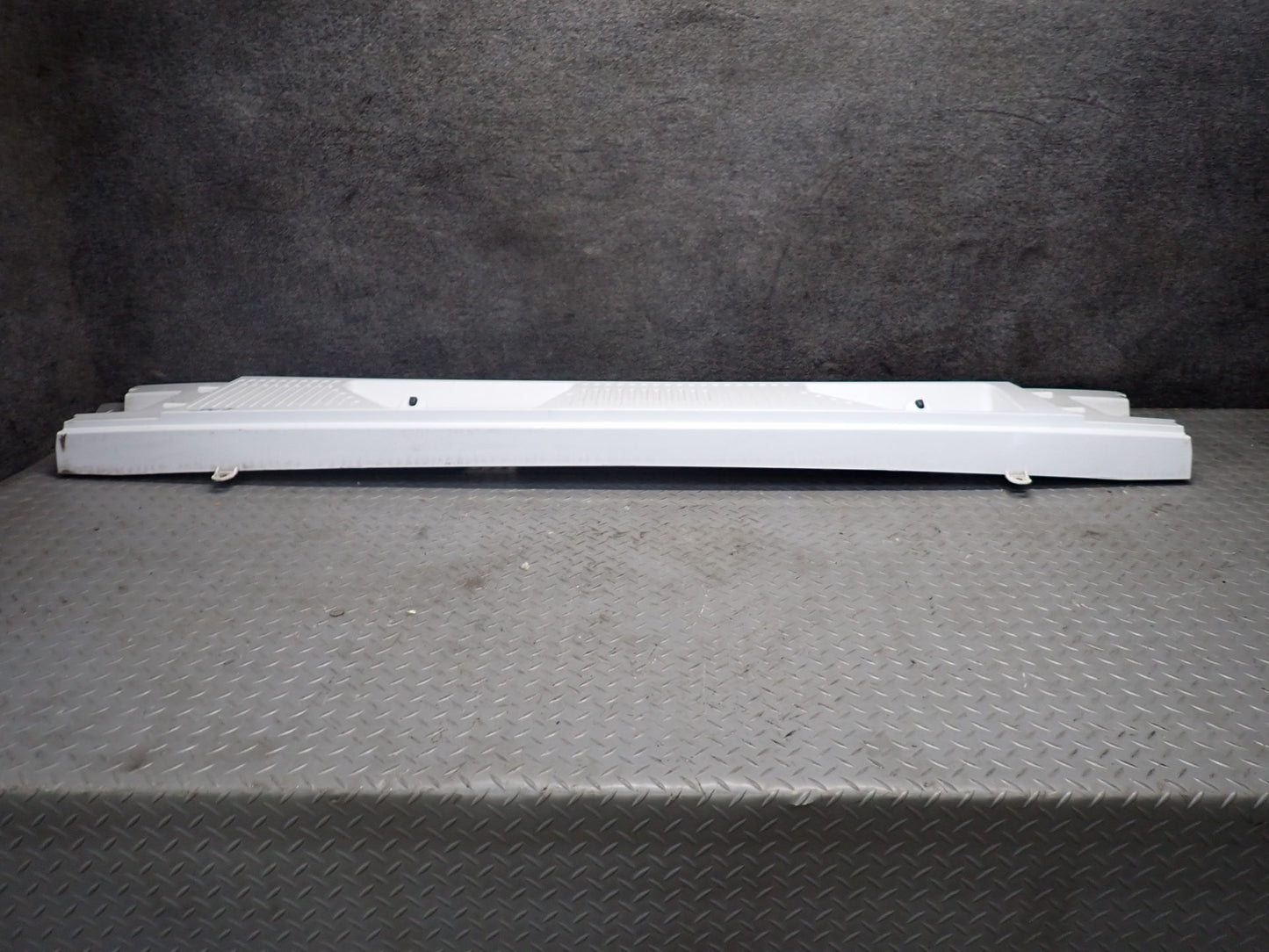 2003-2007 Hummer H2 Front Hood Cowl Vent Trim Panel 15108413