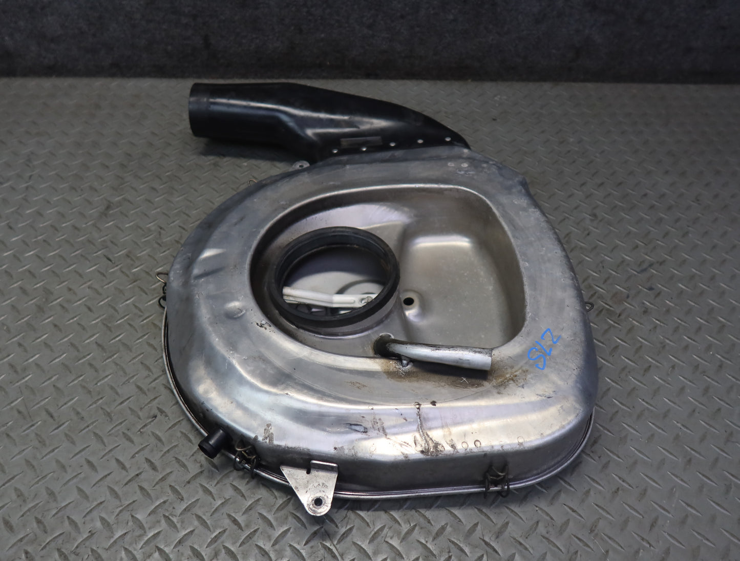 86-89 Mercedes R107 380SL Engine Air Intake Cleaner Filter Box Housing OEM