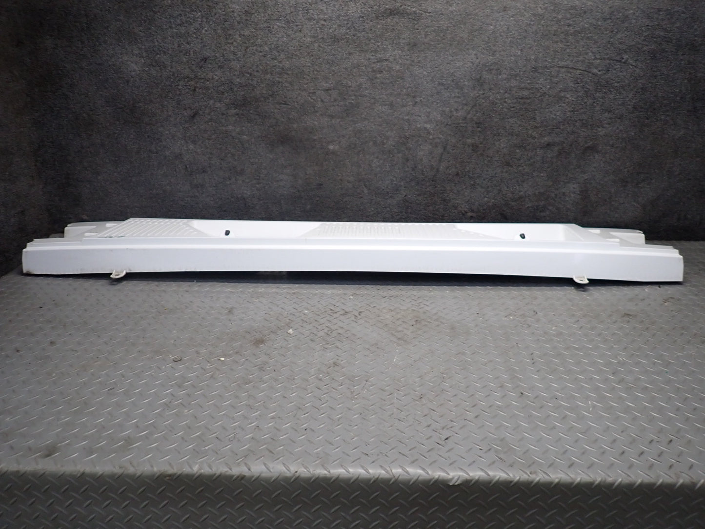 2003-2007 Hummer H2 Front Hood Cowl Vent Trim Panel 15108413