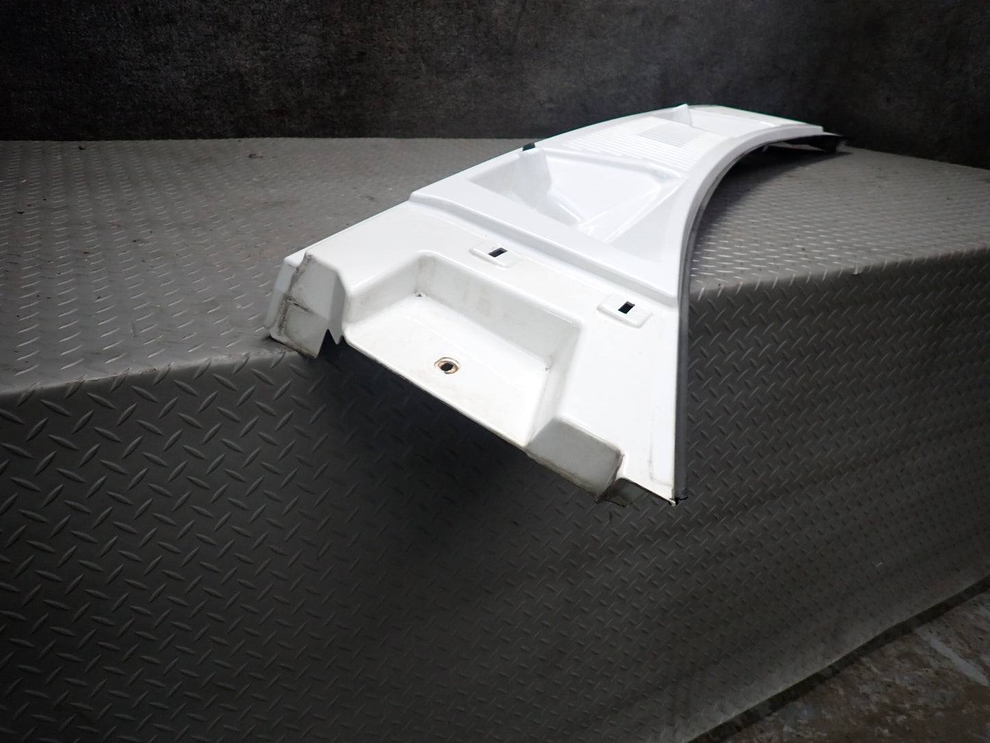2003-2007 Hummer H2 Front Hood Cowl Vent Trim Panel 15108413