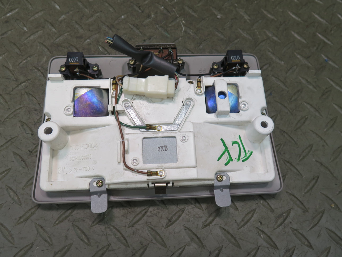 99-01 Toyota Crown JZS175 Front Overhead Dome Light Lamp Gray OEM