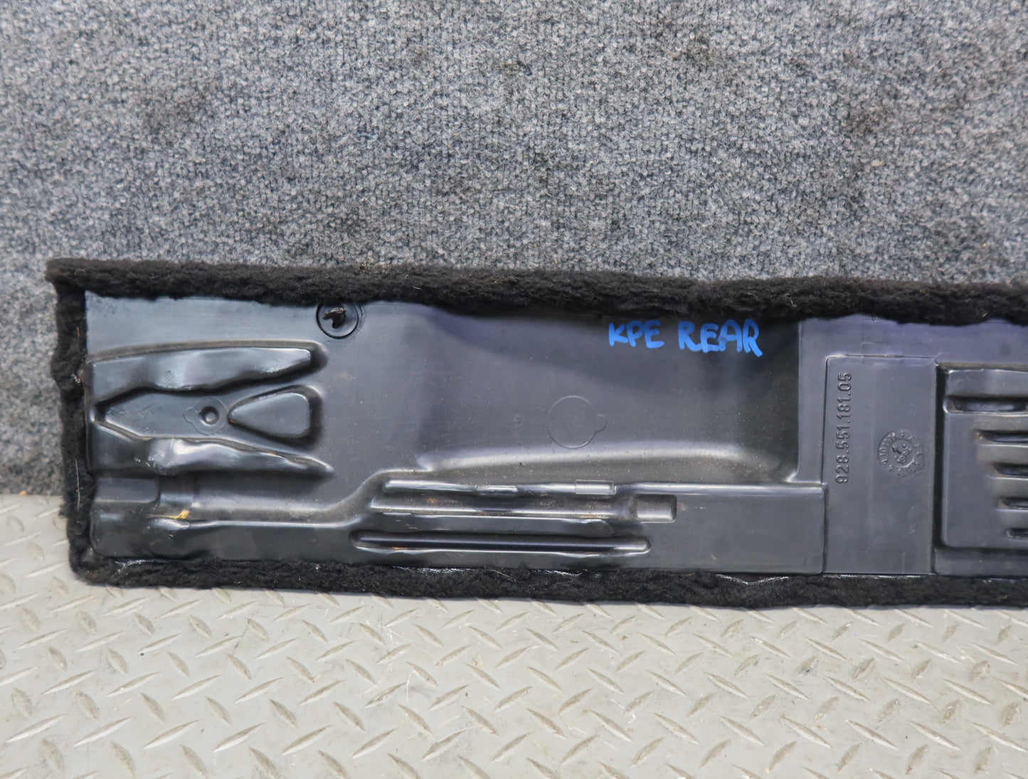 1984-1986 Porsche 928 S Rear Trunk Hatch Tool KIT Panel Cover Holder