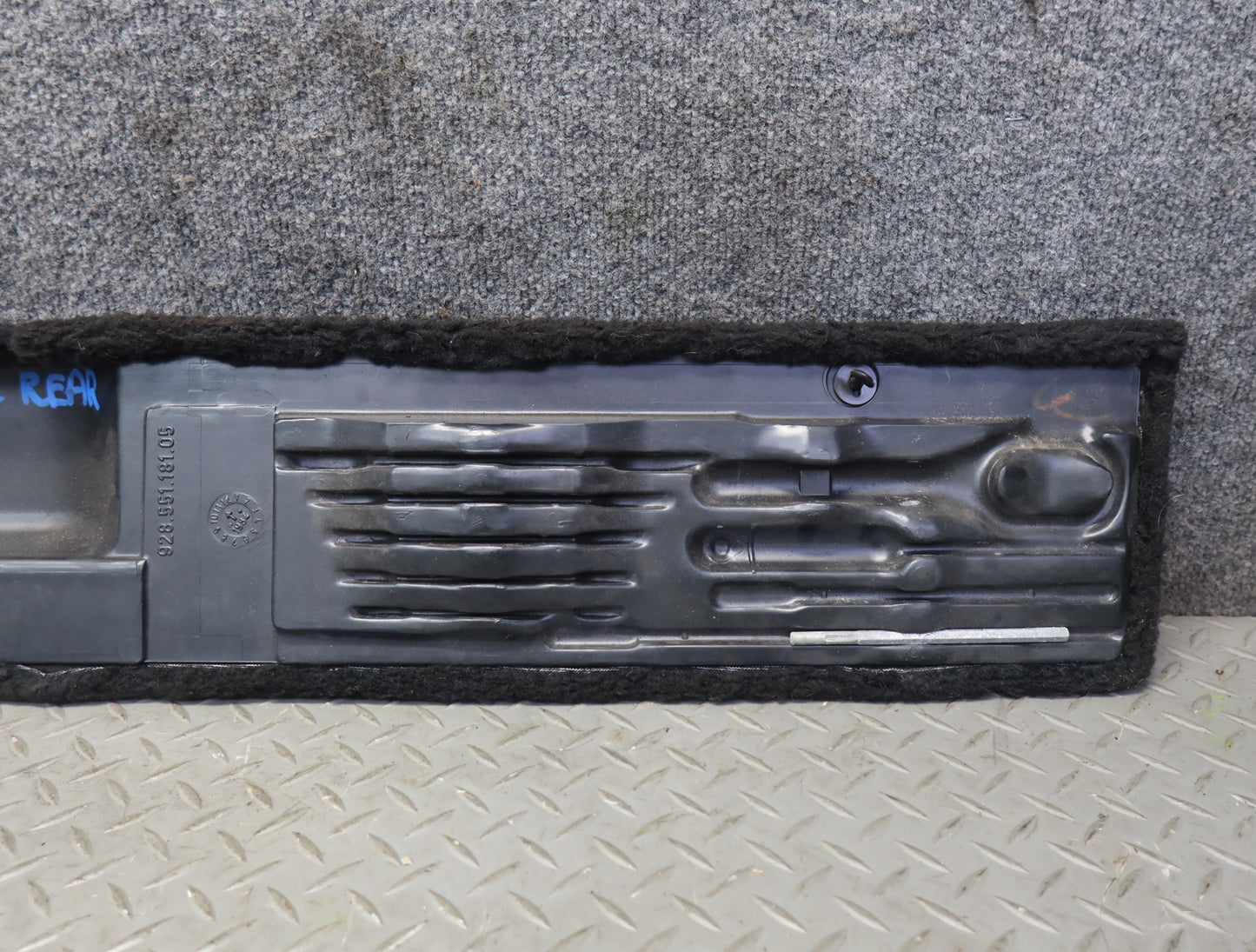 1984-1986 Porsche 928 S Rear Trunk Hatch Tool KIT Panel Cover Holder