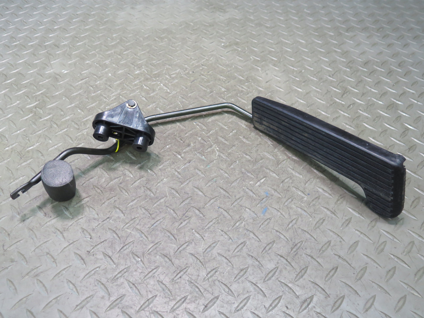 99-01 Toyota Crown JZS175 Gas Acceleration Pedal OEM