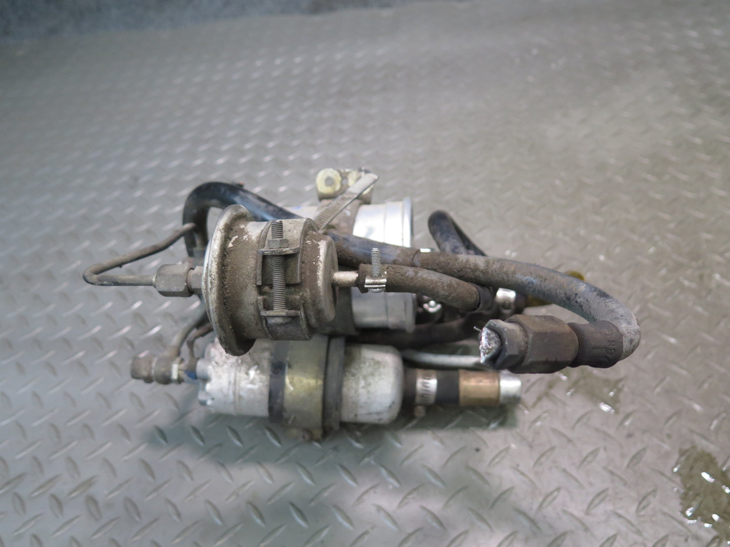 86-89 Mercedes R107 560SL Fuel Filter & Pump Assembly w Bracket OEM