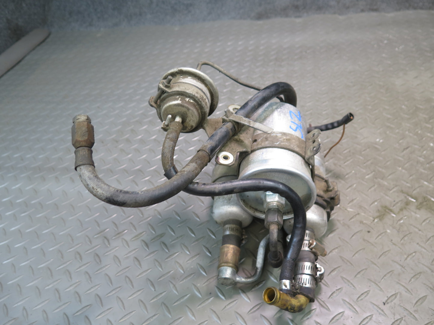 86-89 Mercedes R107 560SL Fuel Filter & Pump Assembly w Bracket OEM