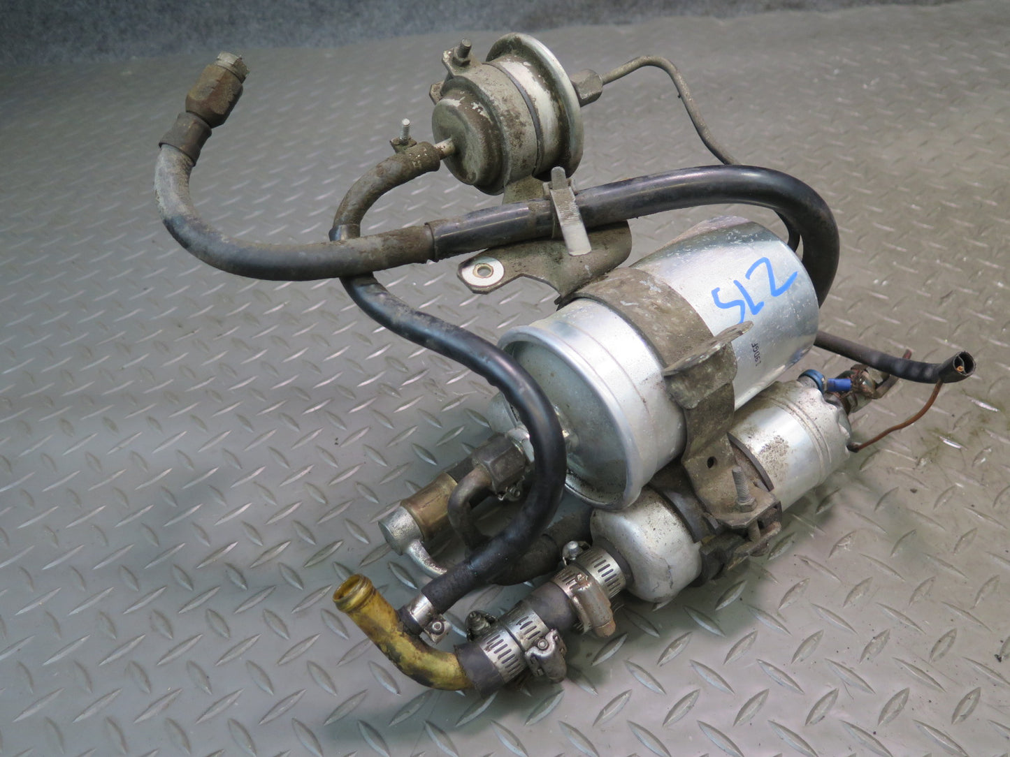 86-89 Mercedes R107 560SL Fuel Filter & Pump Assembly w Bracket OEM