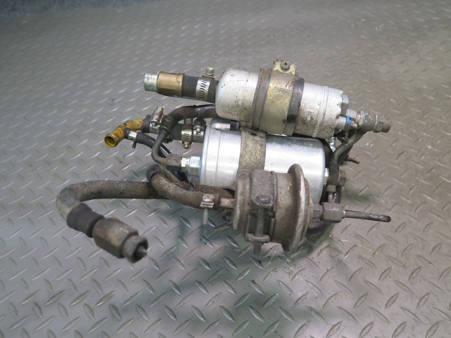 86-89 Mercedes R107 560SL Fuel Filter & Pump Assembly w Bracket OEM
