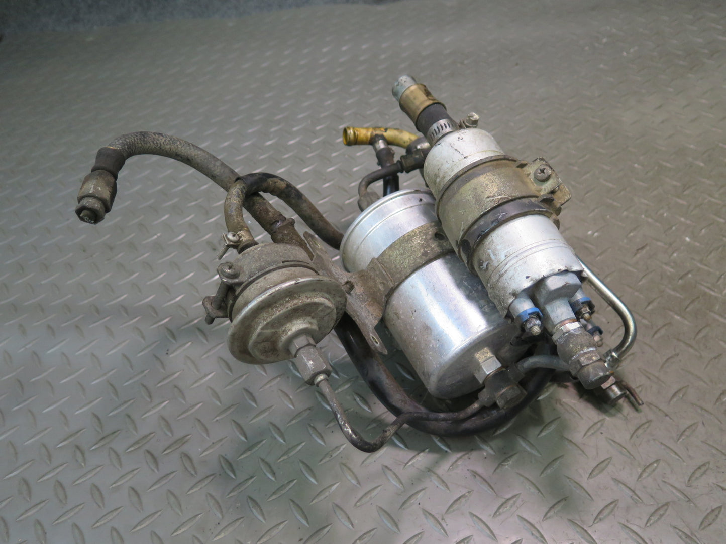 86-89 Mercedes R107 560SL Fuel Filter & Pump Assembly w Bracket OEM
