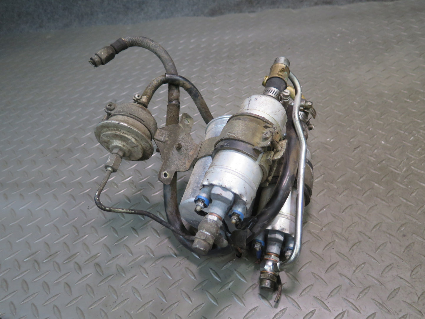 86-89 Mercedes R107 560SL Fuel Filter & Pump Assembly w Bracket OEM
