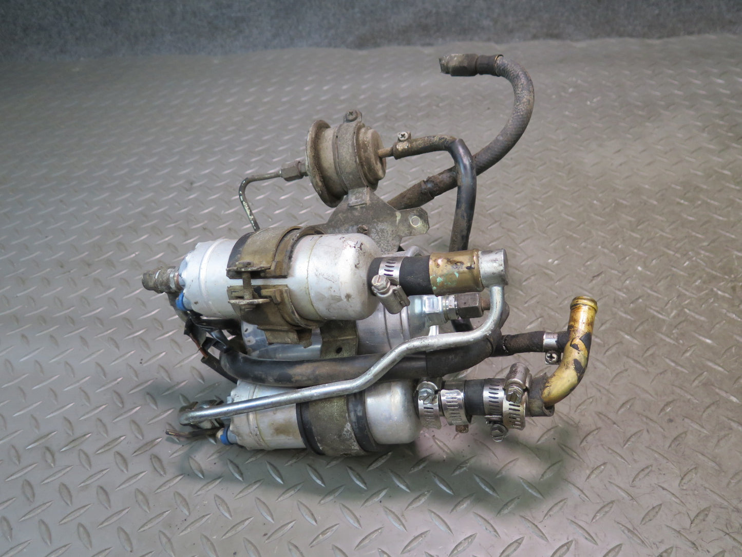 86-89 Mercedes R107 560SL Fuel Filter & Pump Assembly w Bracket OEM