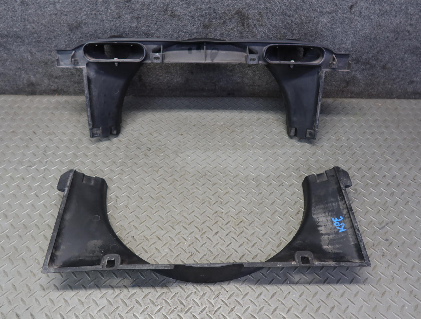 1984-1986 Porsche 928 S Engine Motor Radiator Cooling Fan Shroud